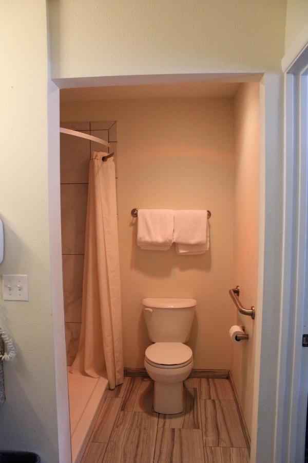 American Travel Inn Пулман Екстериор снимка