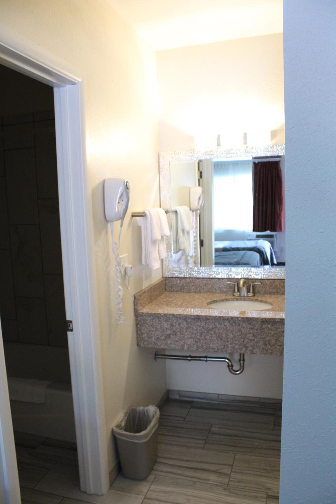 American Travel Inn Пулман Екстериор снимка